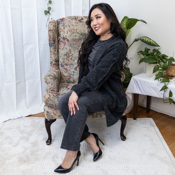 NWT Highly Desirable Straight Jeans in Black by Silver Jeans Co - Picture 2 of 3